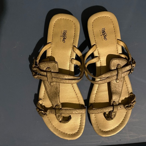 Mossimo Silver Sandals - Picture 2 of 7